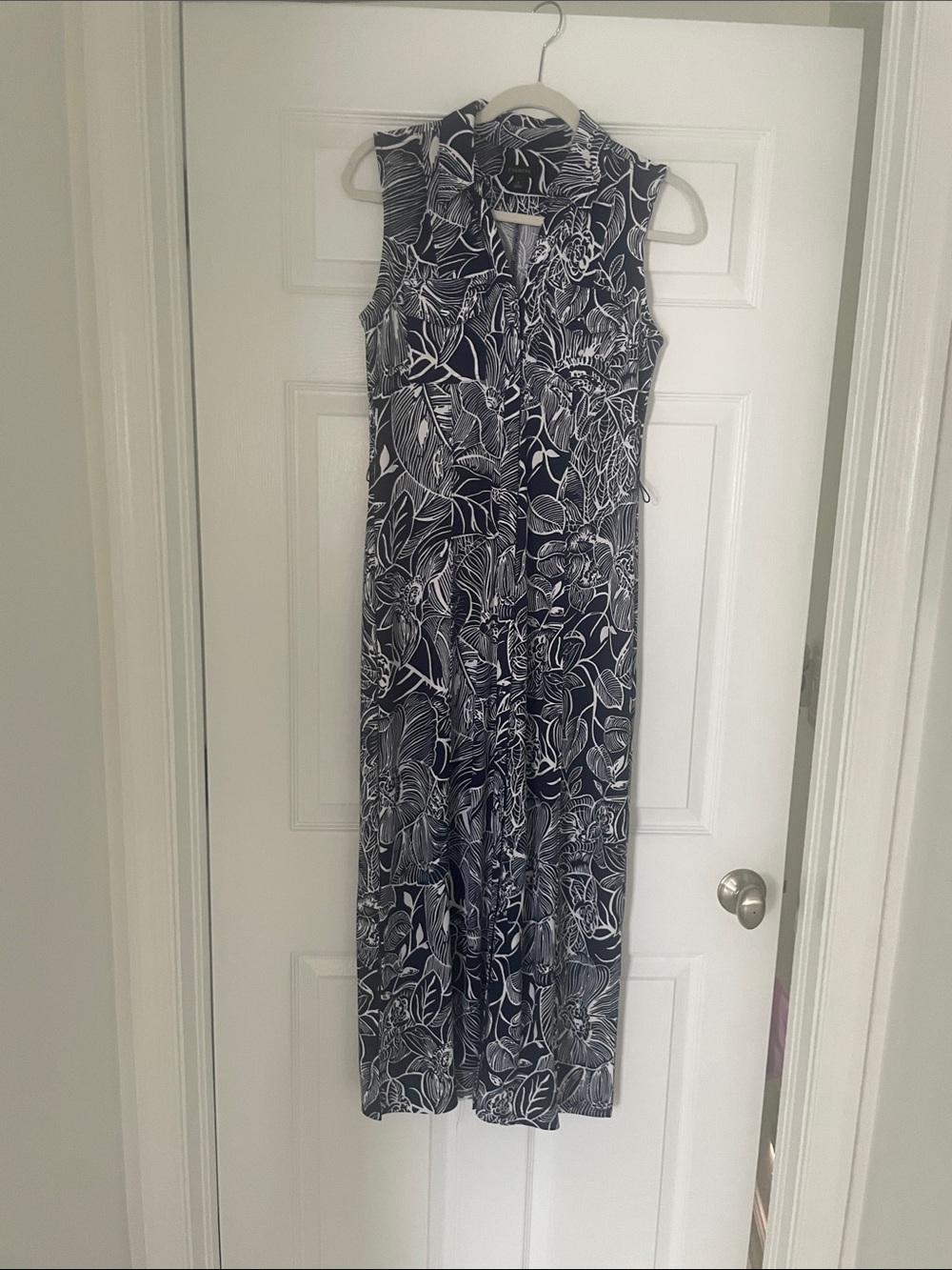 Talbots Navy and White Sleeveless Floral Tie-Front Maxi Dress- size small